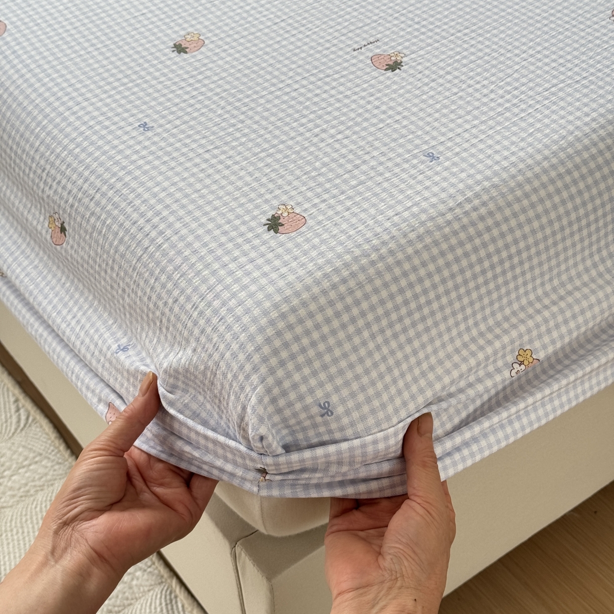 91家纺网 家纺一手货源 找家纺 叠派家纺 2025新款A类双层纱提花单品床笠系列 清新草莓