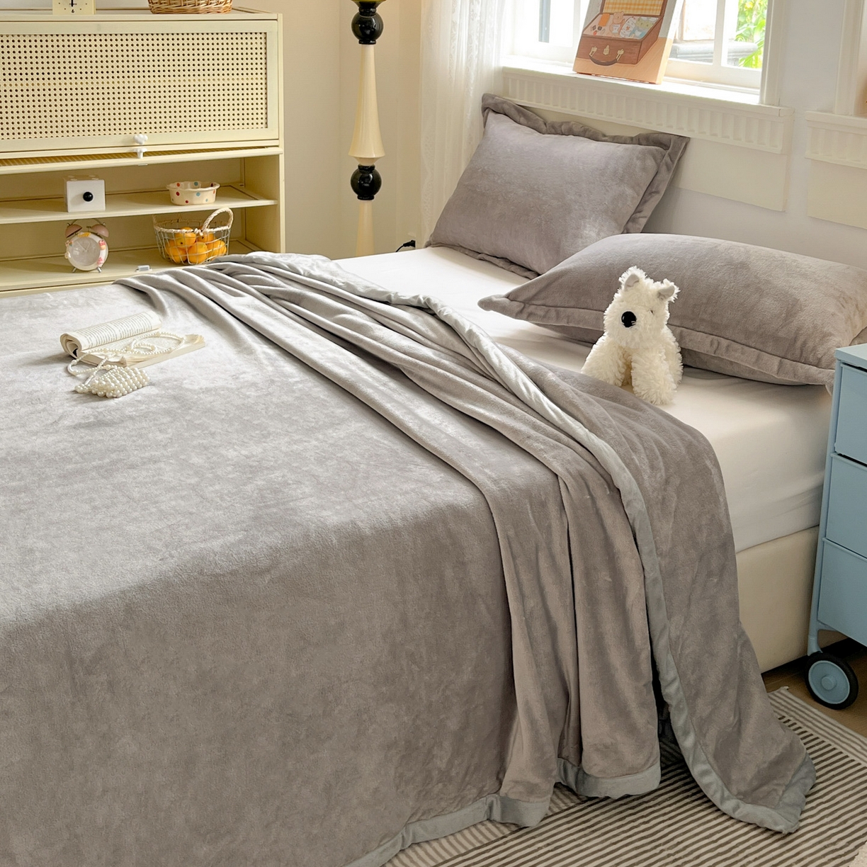 91家纺网 家纺一手货源 找家纺 启发 2025新款高克重双面牛奶绒印花系列床单三件套 银灰