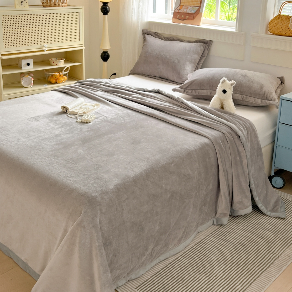 91家纺网 家纺一手货源 找家纺 启发 2025新款高克重双面牛奶绒印花系列床单三件套 银灰