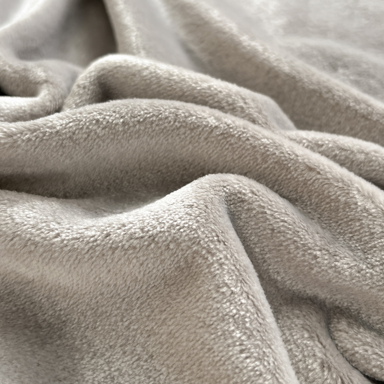 91家纺网 家纺一手货源 找家纺 启发 2025新款高克重双面牛奶绒印花系列床单三件套 银灰