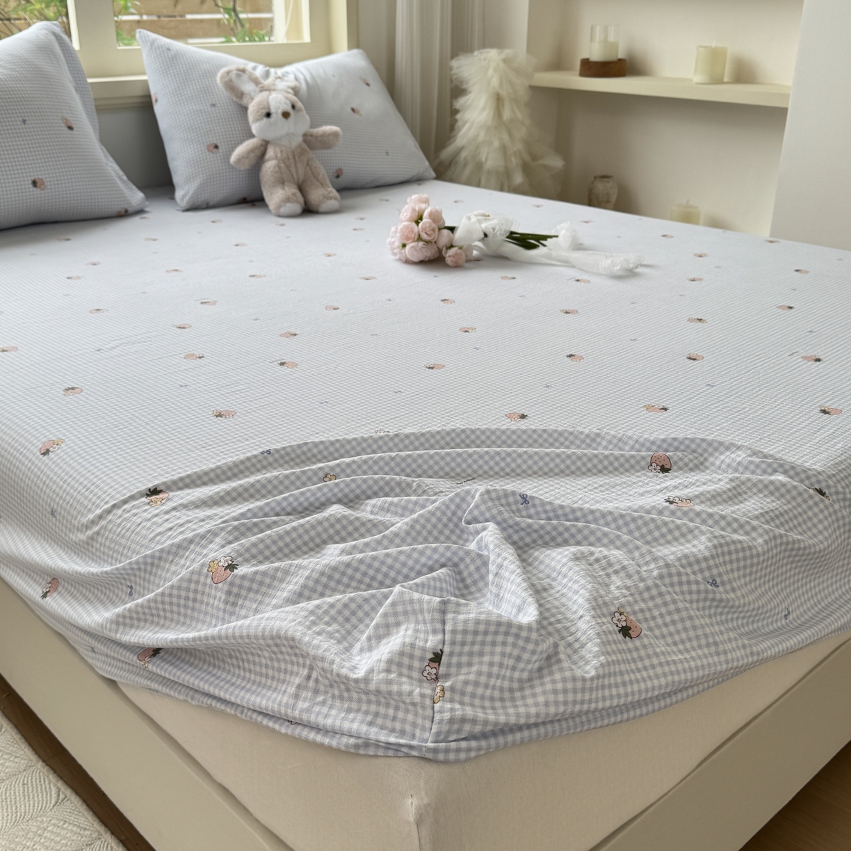 91家纺网 家纺一手货源 找家纺 叠派家纺 2025新款A类双层纱提花单品床笠系列 清新草莓