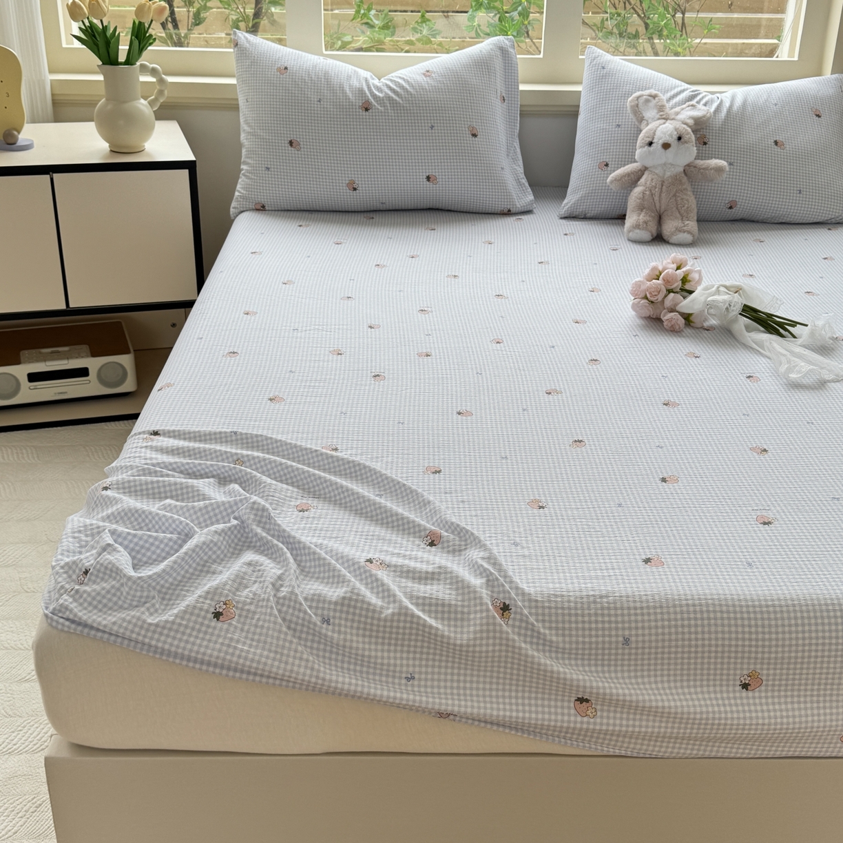 91家纺网 家纺一手货源 找家纺 叠派家纺 2025新款A类双层纱提花单品床笠系列 清新草莓