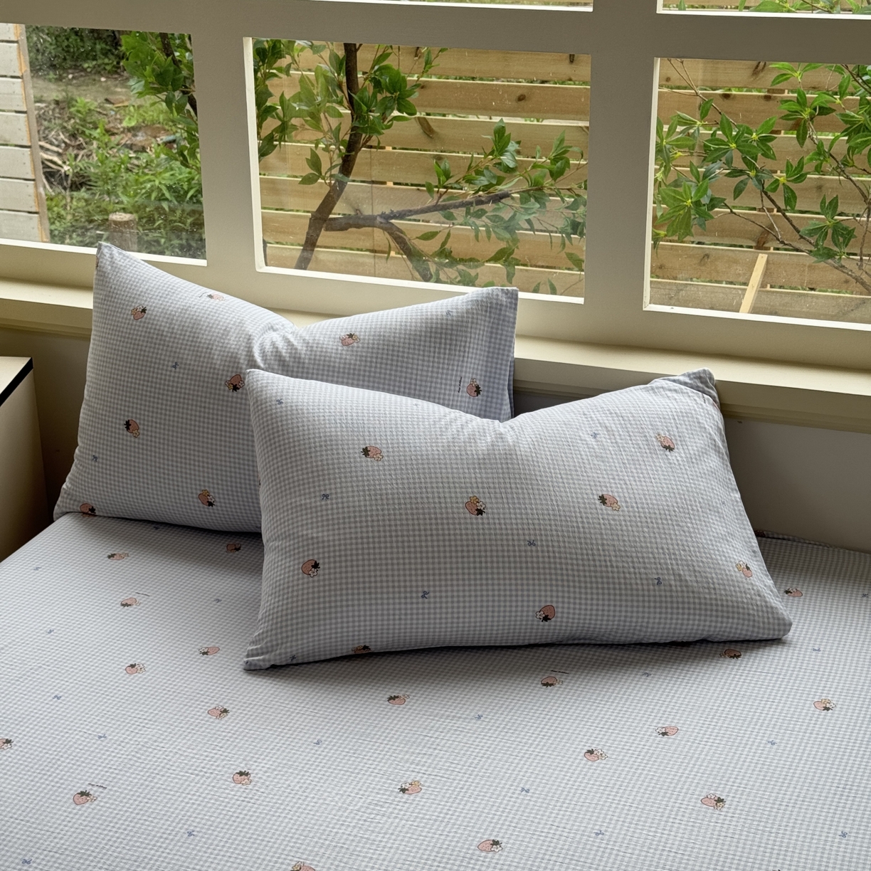 91家纺网 家纺一手货源 找家纺 叠派家纺 2025新款A类双层纱提花单品床笠系列 清新草莓