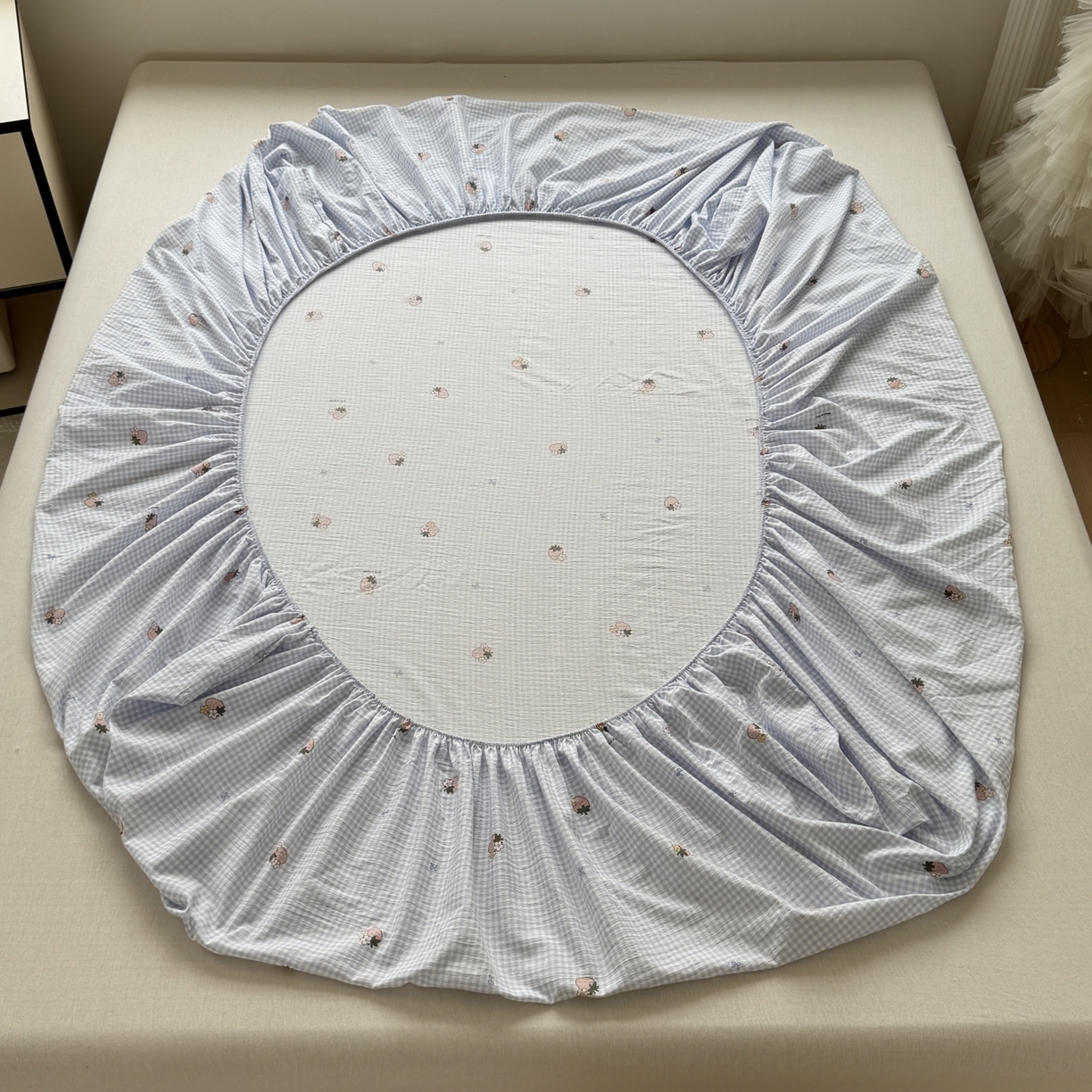 91家纺网 家纺一手货源 找家纺 叠派家纺 2025新款A类双层纱提花单品床笠系列 清新草莓