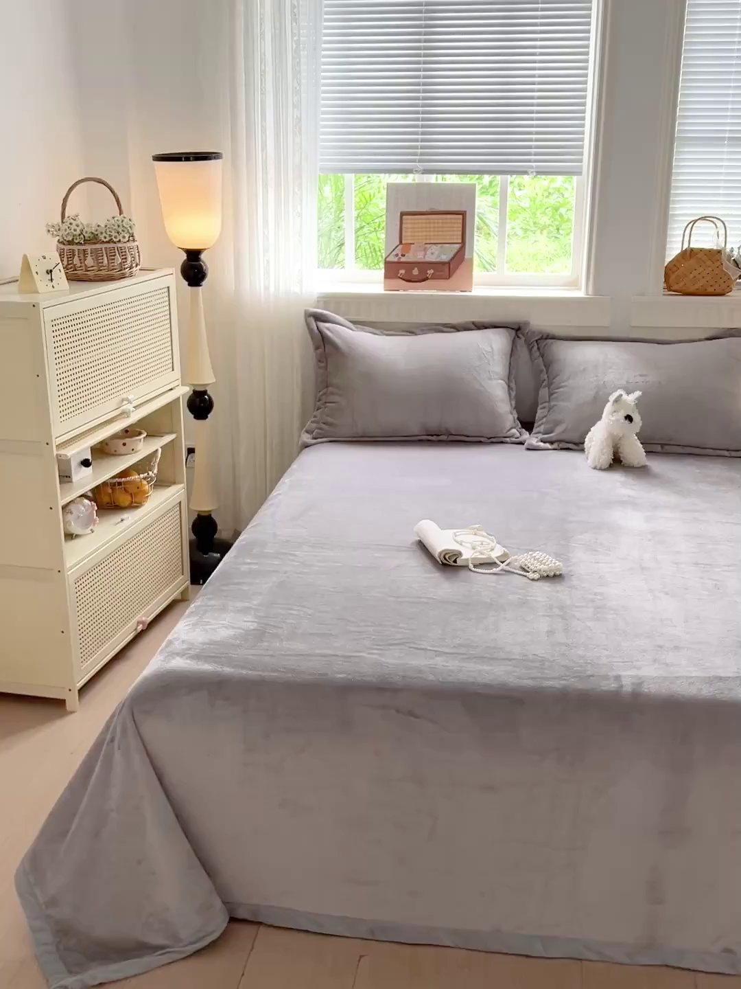 91家纺网 家纺一手货源 找家纺 启发 2025新款高克重双面牛奶绒印花系列床单三件套 银灰