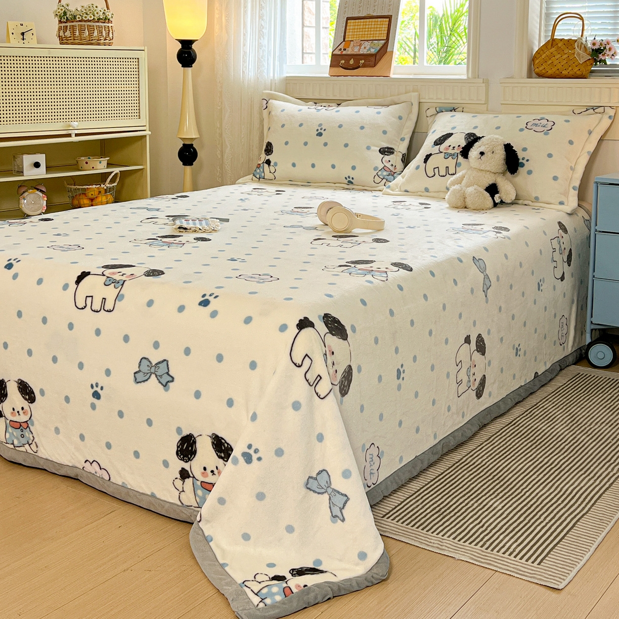 91家纺网 家纺一手货源 找家纺 启发 2025新款高克重双面牛奶绒印花系列床单三件套 圆点狗