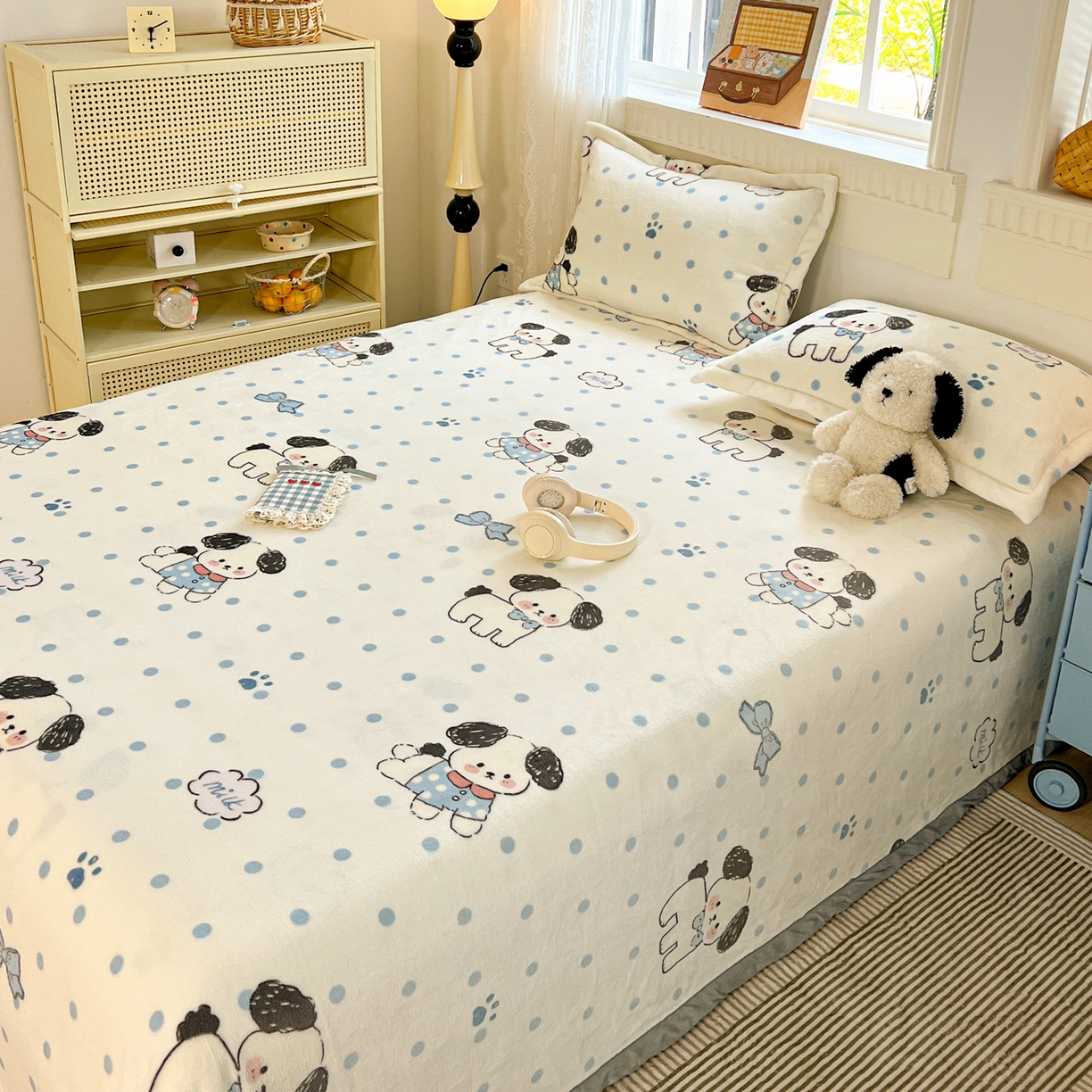 91家纺网 家纺一手货源 找家纺 启发 2025新款高克重双面牛奶绒印花系列床单三件套 圆点狗