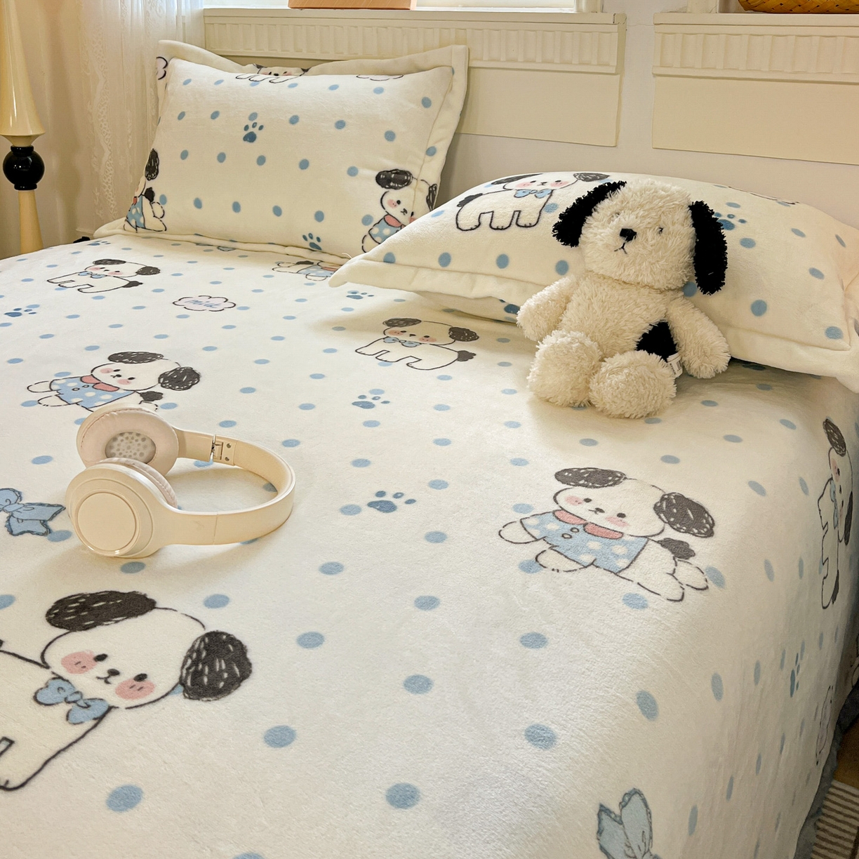 91家纺网 家纺一手货源 找家纺 启发 2025新款高克重双面牛奶绒印花系列床单三件套 圆点狗