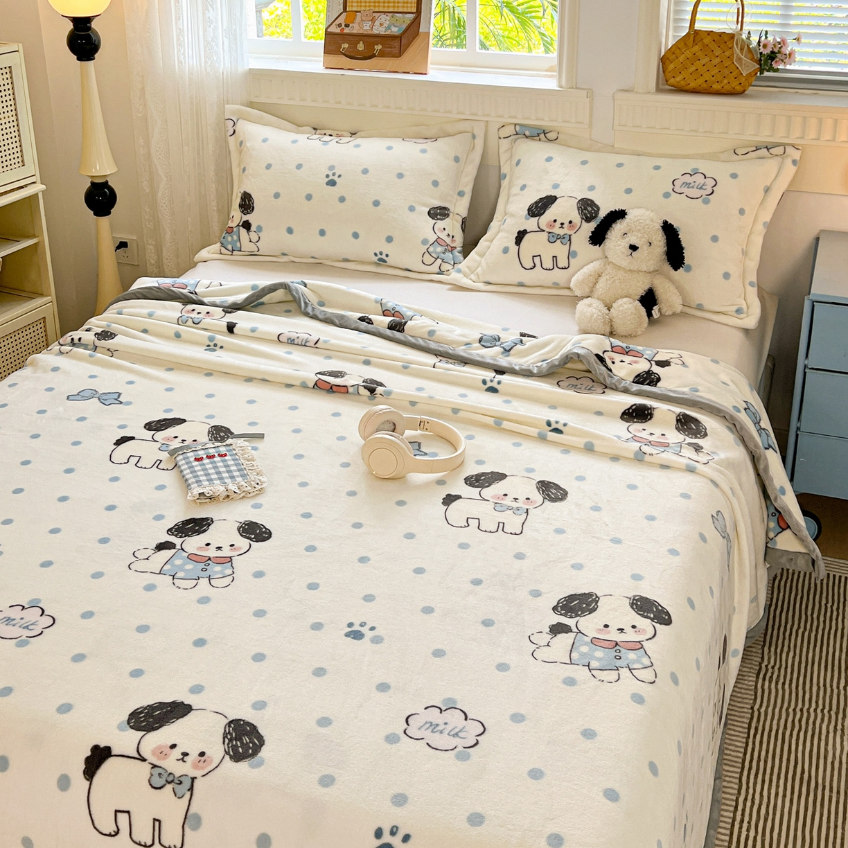 91家纺网 家纺一手货源 找家纺 启发 2025新款高克重双面牛奶绒印花系列床单三件套 圆点狗