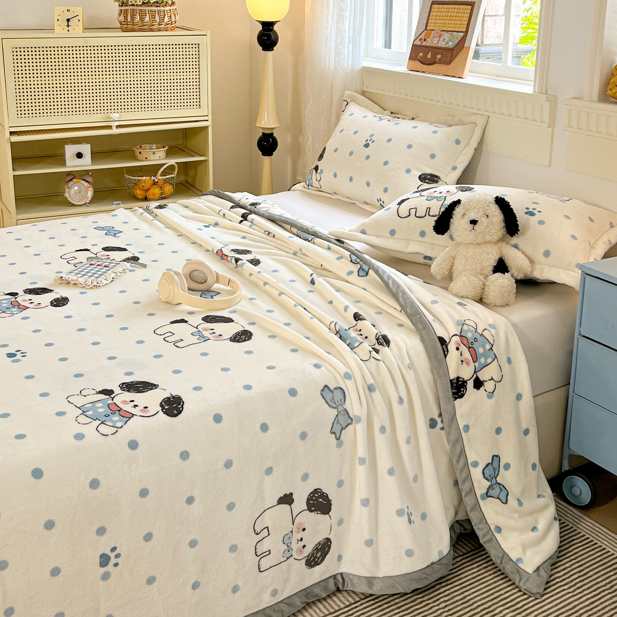 91家纺网 家纺一手货源 找家纺 启发 2025新款高克重双面牛奶绒印花系列床单三件套 圆点狗