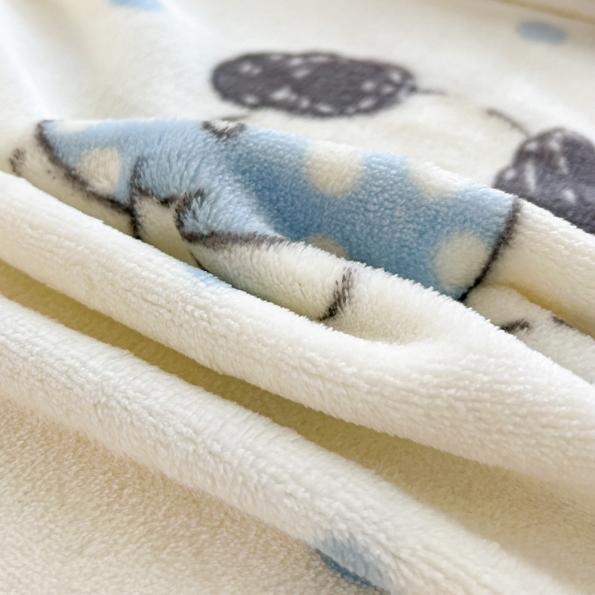 91家纺网 家纺一手货源 找家纺 启发 2025新款高克重双面牛奶绒印花系列床单三件套 圆点狗