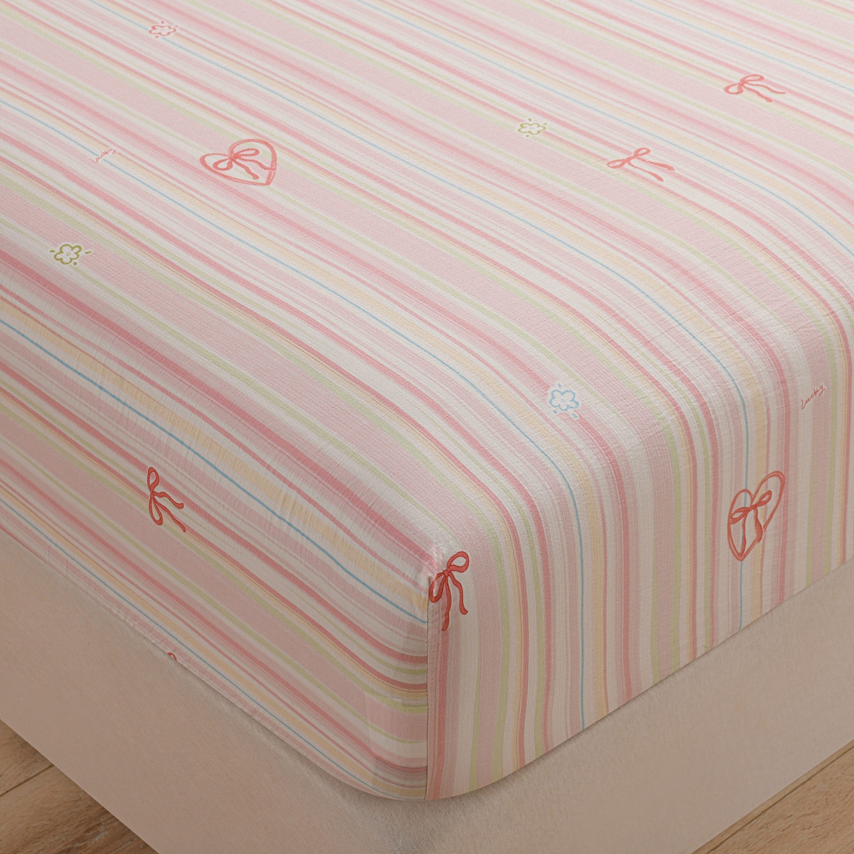 91家纺网 家纺一手货源 找家纺 叠派家纺 2025新款A类双层纱提花单品床笠系列 粉黛爱心