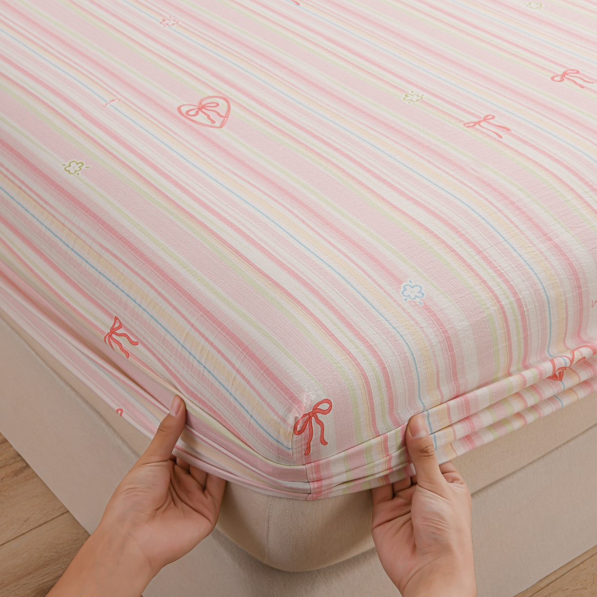 91家纺网 家纺一手货源 找家纺 叠派家纺 2025新款A类双层纱提花单品床笠系列 粉黛爱心