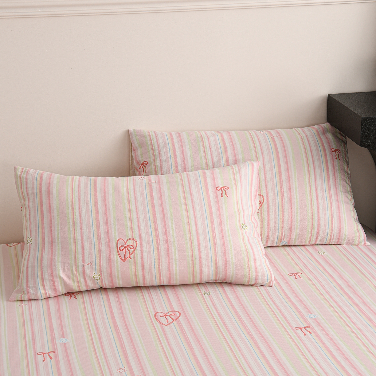 91家纺网 家纺一手货源 找家纺 叠派家纺 2025新款A类双层纱提花单品床笠系列 粉黛爱心