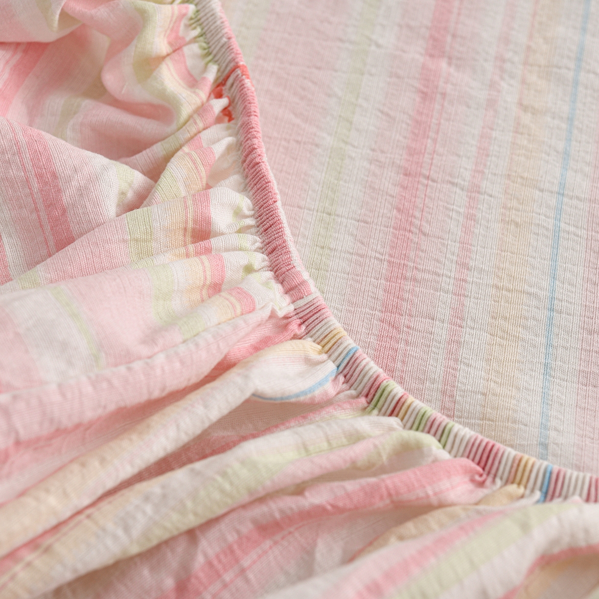 91家纺网 家纺一手货源 找家纺 叠派家纺 2025新款A类双层纱提花单品床笠系列 粉黛爱心