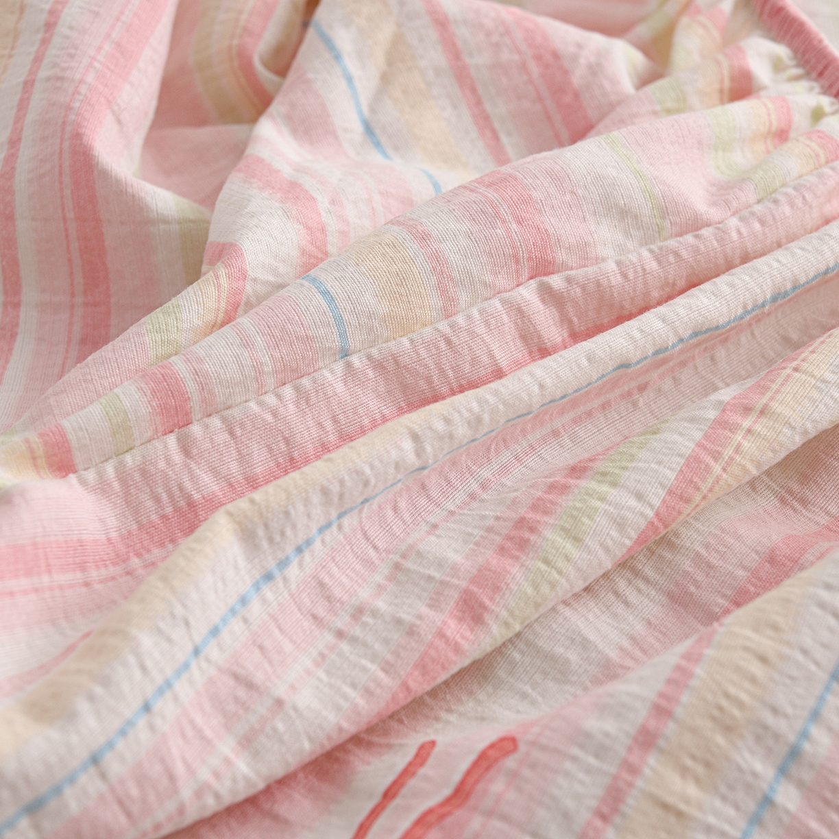 91家纺网 家纺一手货源 找家纺 叠派家纺 2025新款A类双层纱提花单品床笠系列 粉黛爱心