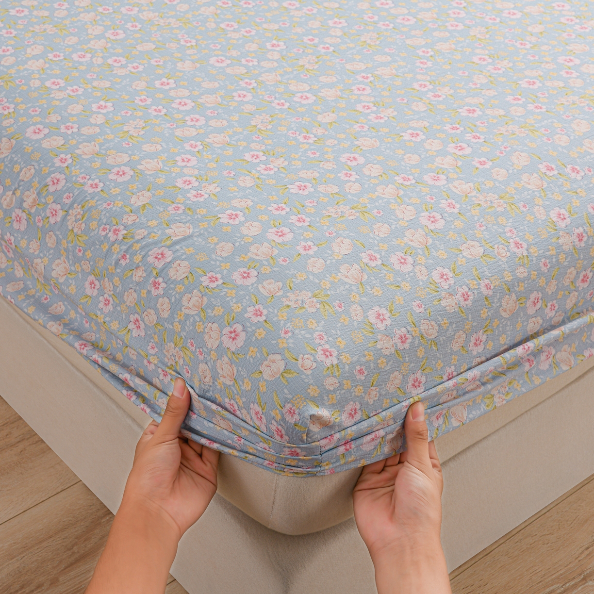 91家纺网 家纺一手货源 找家纺 叠派家纺 2025新款A类双层纱提花单品床笠系列 花与春约