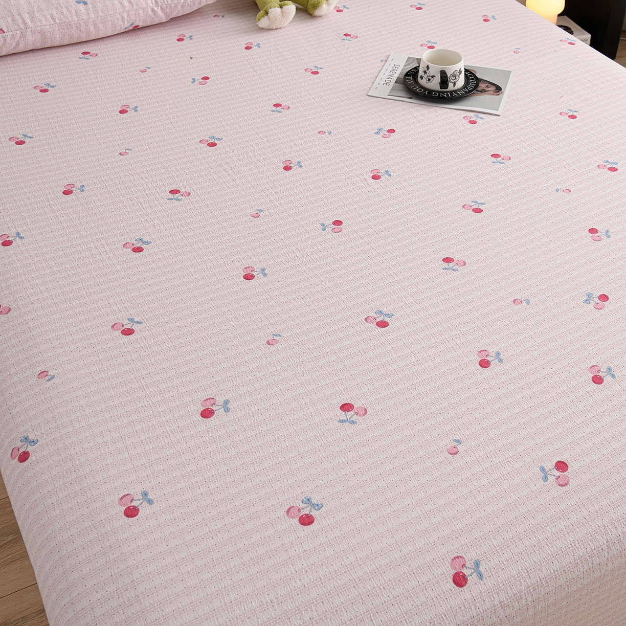 91家纺网 家纺一手货源 找家纺 叠派家纺 2025新款A类双层纱提花单品床笠系列 甜蜜樱桃