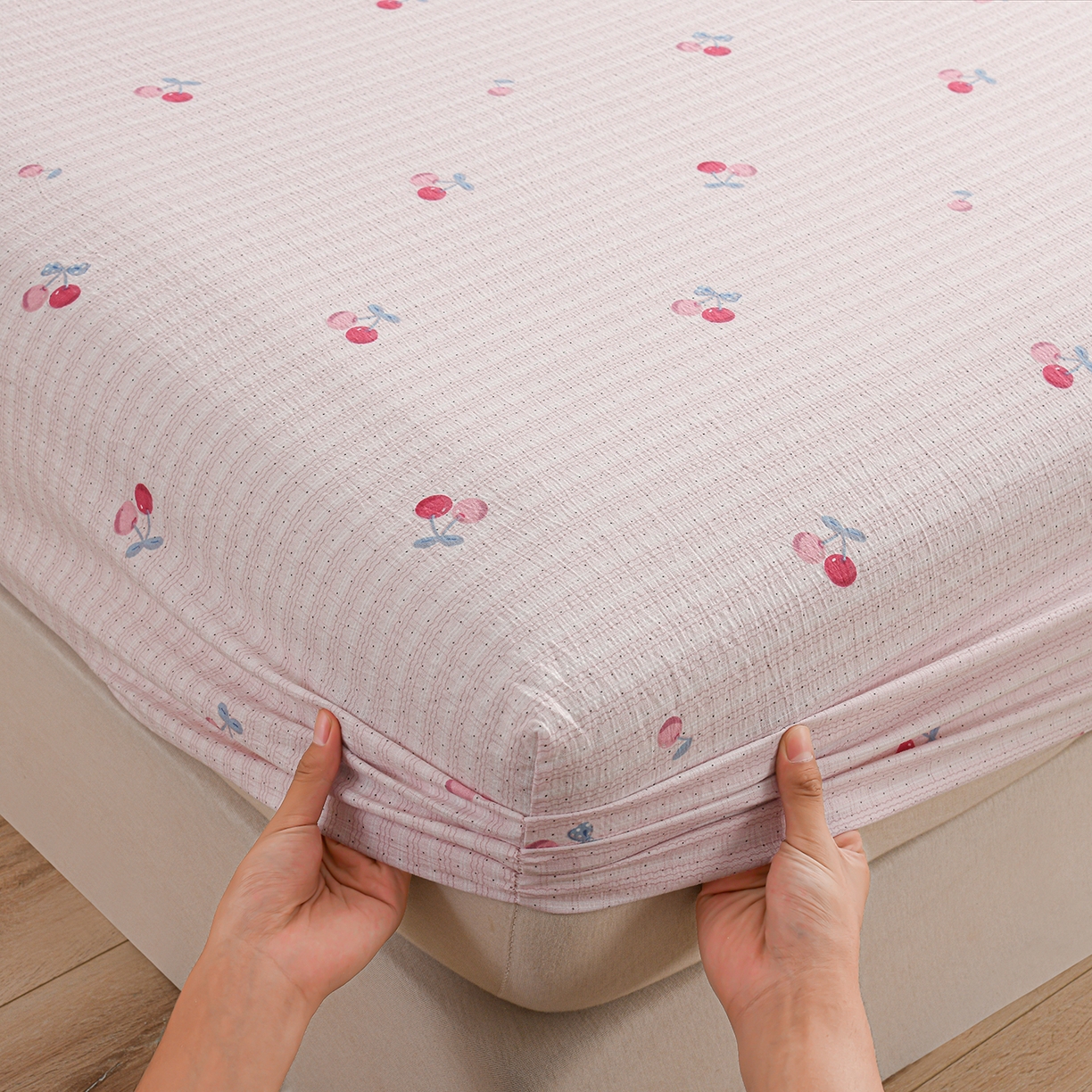 91家纺网 家纺一手货源 找家纺 叠派家纺 2025新款A类双层纱提花单品床笠系列 甜蜜樱桃