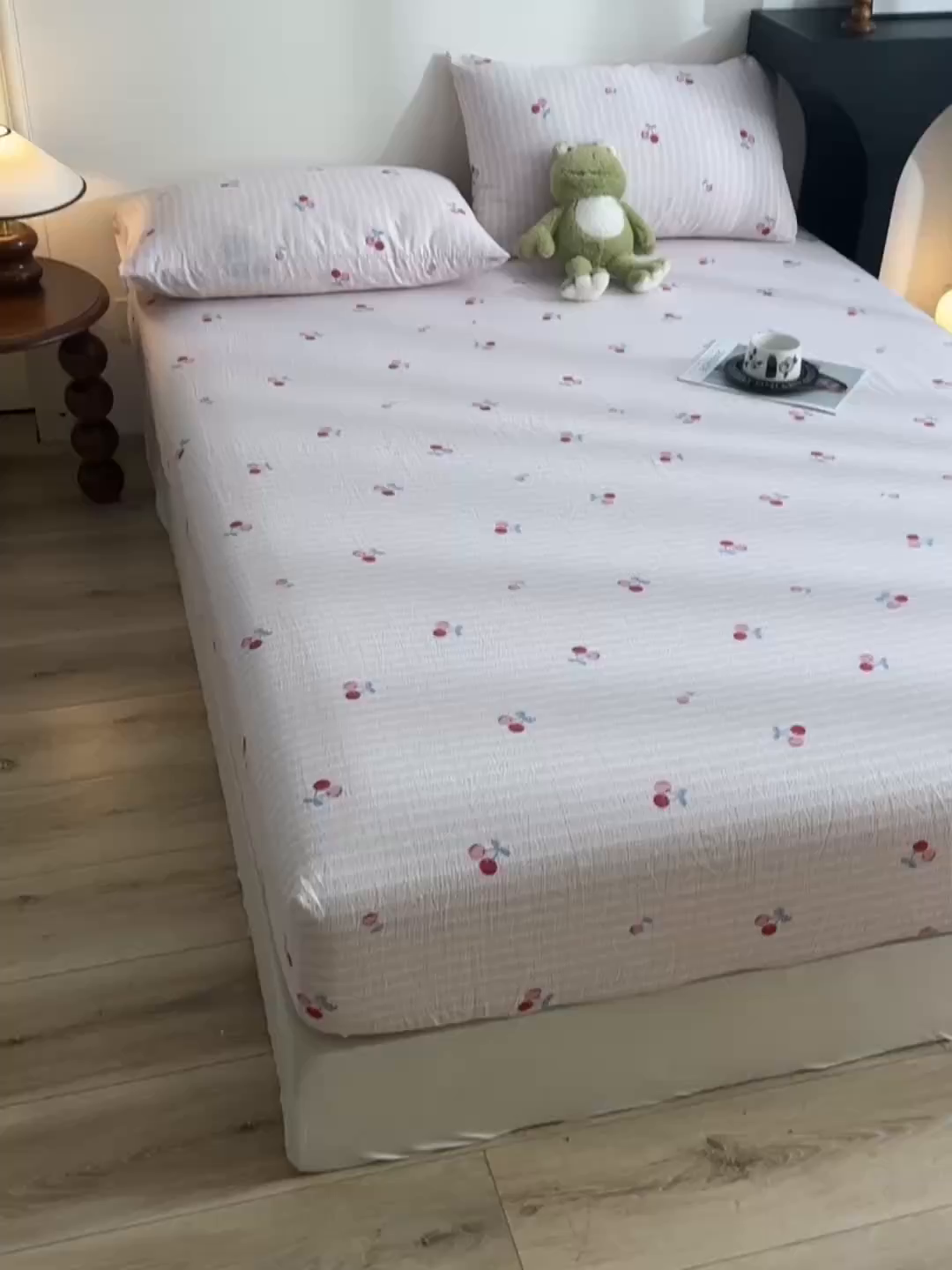 91家纺网 家纺一手货源 找家纺 叠派家纺 2025新款A类双层纱提花单品床笠系列 甜蜜樱桃