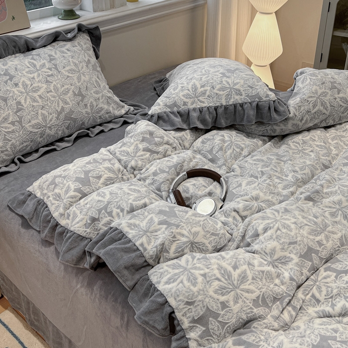 91家纺网 家纺一手货源 找家纺 （总）品乐家纺 2025秋冬新款韩版公主风5D立体雕花牛奶绒四件套