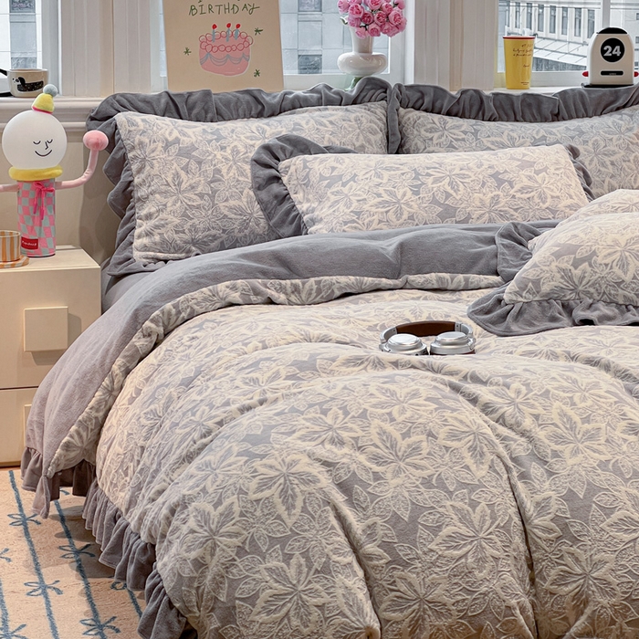 91家纺网 家纺一手货源 找家纺 （总）品乐家纺 2025秋冬新款韩版公主风5D立体雕花牛奶绒四件套