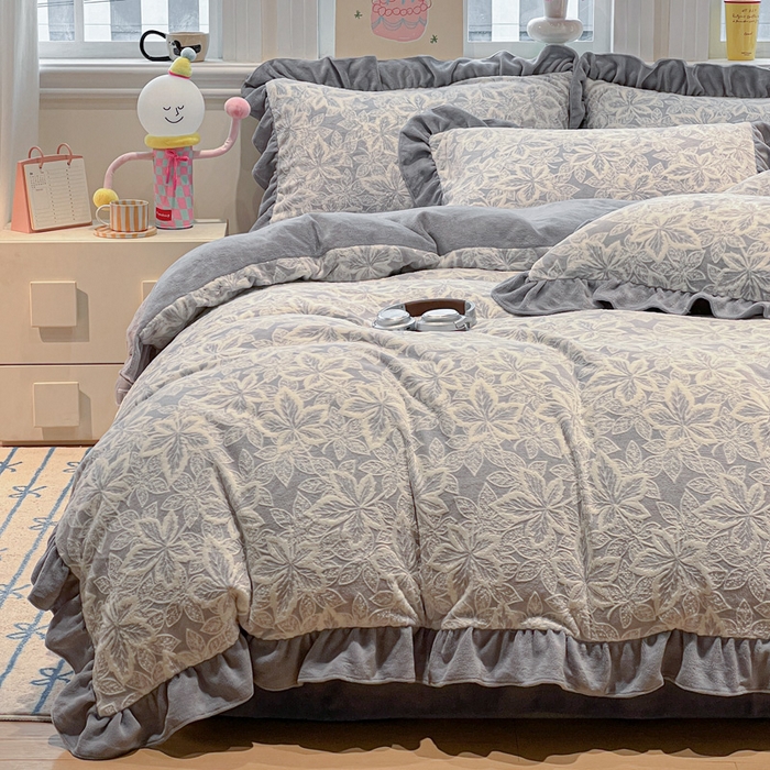 91家纺网 家纺一手货源 找家纺 （总）品乐家纺 2025秋冬新款韩版公主风5D立体雕花牛奶绒四件套