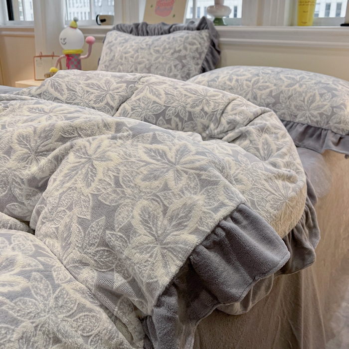 91家纺网 家纺一手货源 找家纺 （总）品乐家纺 2025秋冬新款韩版公主风5D立体雕花牛奶绒四件套