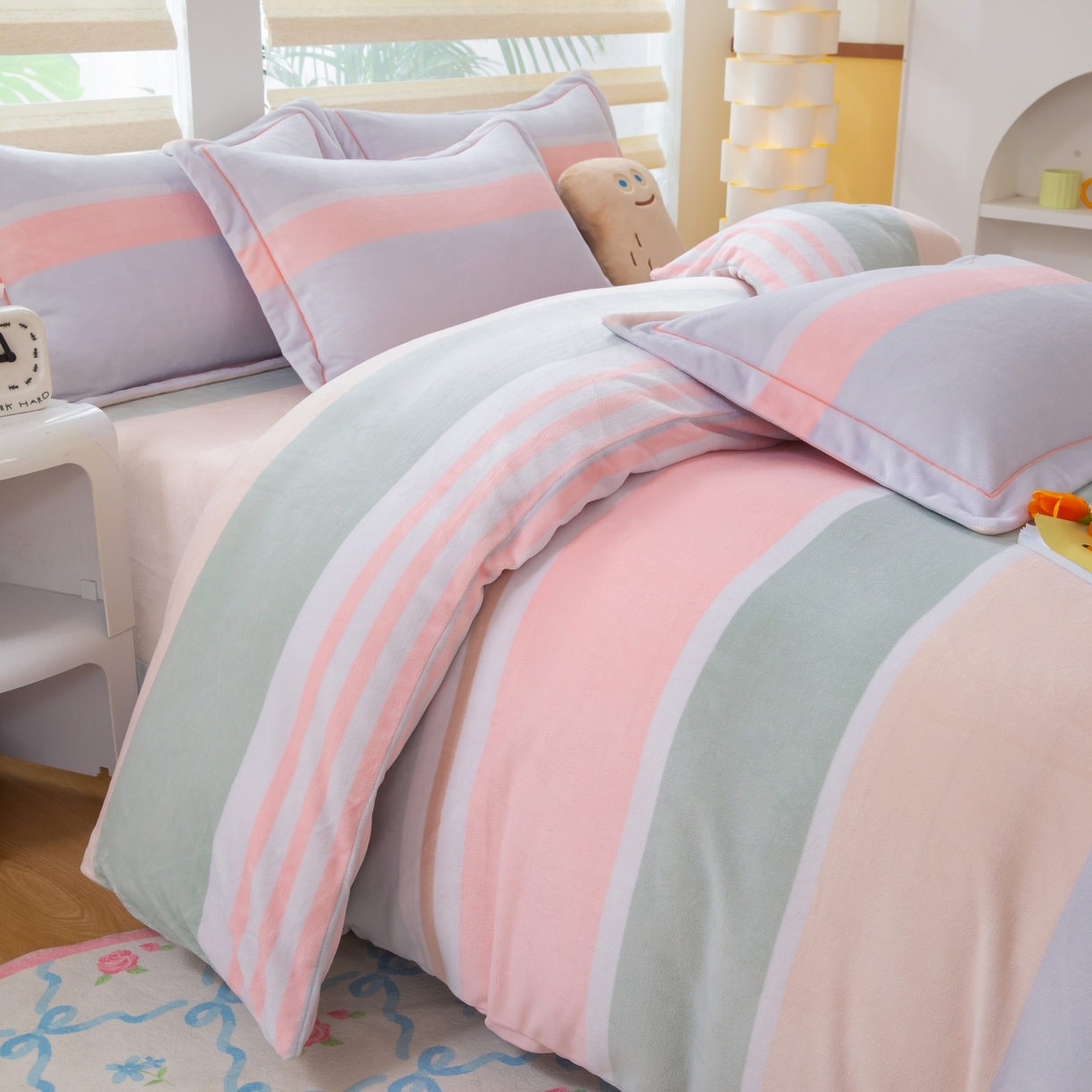 91家纺网 家纺一手货源 找家纺 优姿家纺 2025新款加厚全消光牛奶绒印花四件套 精彩世界