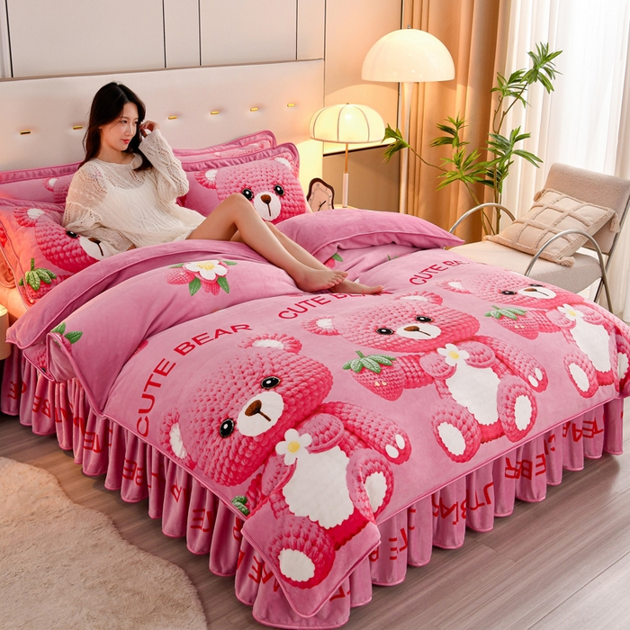 91家纺网 家纺一手货源 找家纺 2025新款加厚直播爆款牛奶绒被套金貂法莱绒单品被套草莓熊