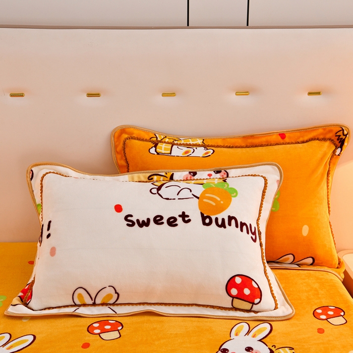 91家纺网 家纺一手货源 找家纺 2025新款加厚直播爆款牛奶绒被套金貂法莱绒单品被套乖乖兔