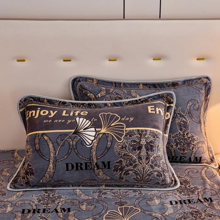 91家纺网 家纺一手货源 找家纺 2025新款加厚直播爆款牛奶绒被套金貂法莱绒单品被套盛世年华