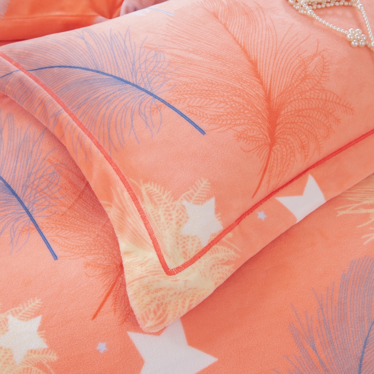 91家纺网 家纺一手货源 找家纺 优姿家纺 2025新款加厚全消光牛奶绒印花四件套 暖阳羽丝