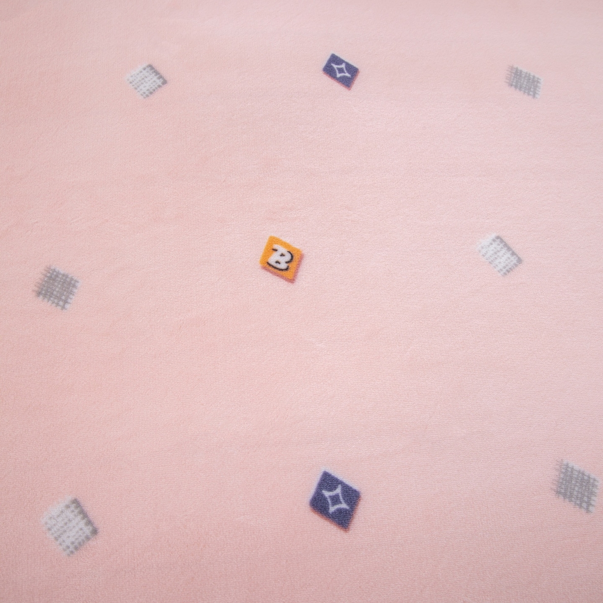 91家纺网 家纺一手货源 找家纺 优姿家纺 2025新款加厚全消光牛奶绒印花四件套 怦然心动-粉