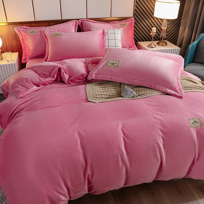 91家纺网 家纺一手货源 找家纺 优姿家纺 2025新款加厚全消光牛奶绒印花四件套 少女粉