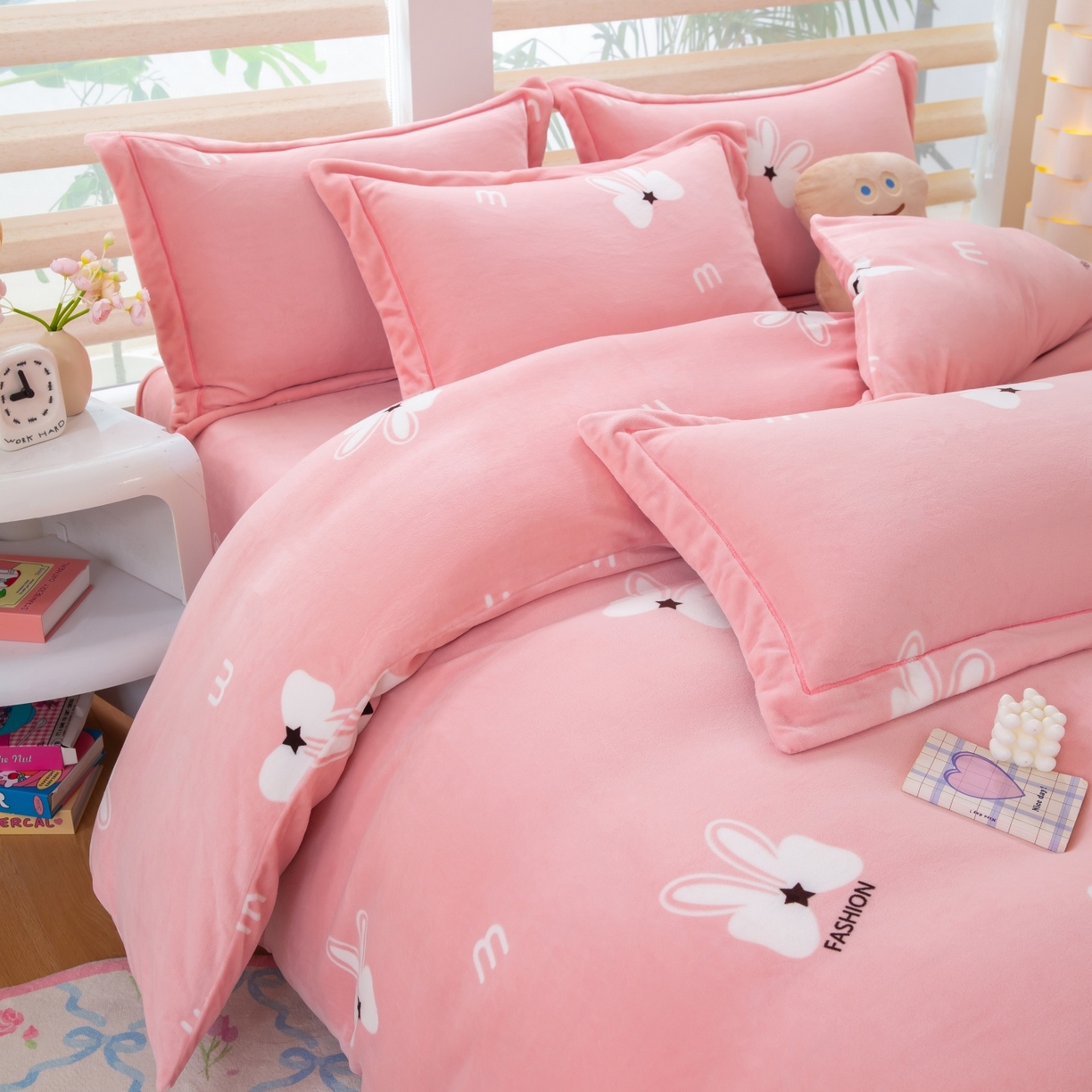 91家纺网 家纺一手货源 找家纺 优姿家纺 2025新款加厚全消光牛奶绒印花四件套 绅士范