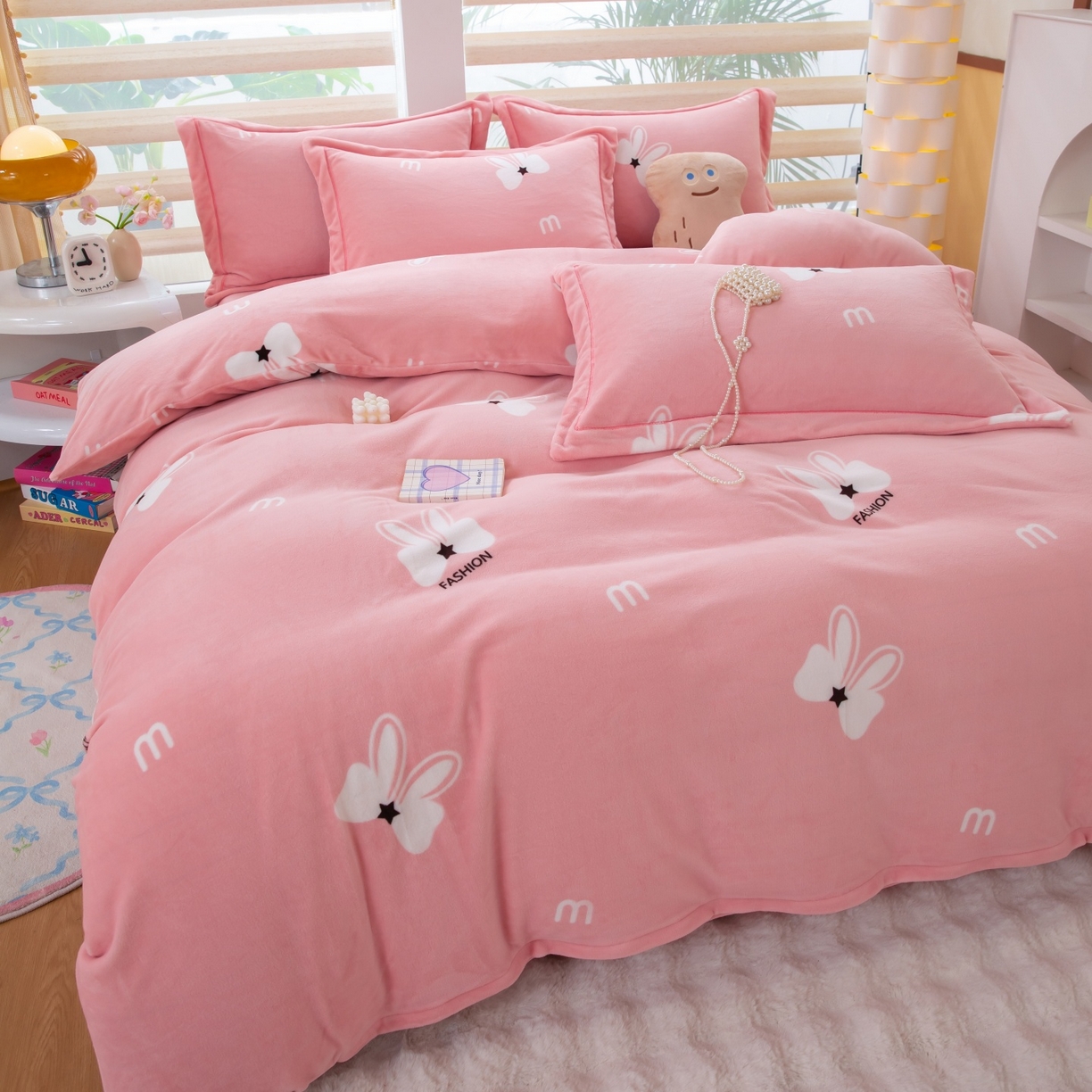 91家纺网 家纺一手货源 找家纺 优姿家纺 2025新款加厚全消光牛奶绒印花四件套 绅士范