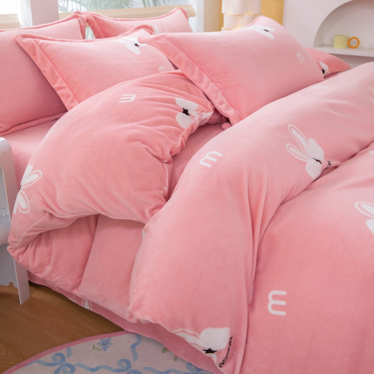 91家纺网 家纺一手货源 找家纺 优姿家纺 2025新款加厚全消光牛奶绒印花四件套 绅士范