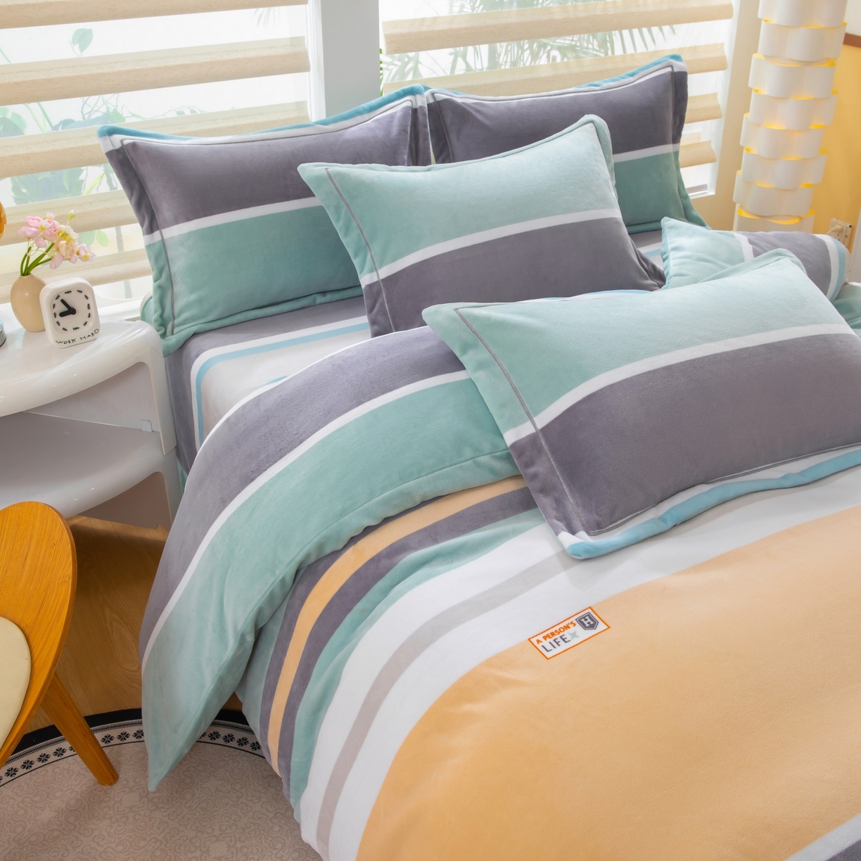 91家纺网 家纺一手货源 找家纺 优姿家纺 2025新款加厚全消光牛奶绒印花四件套 时光旅行