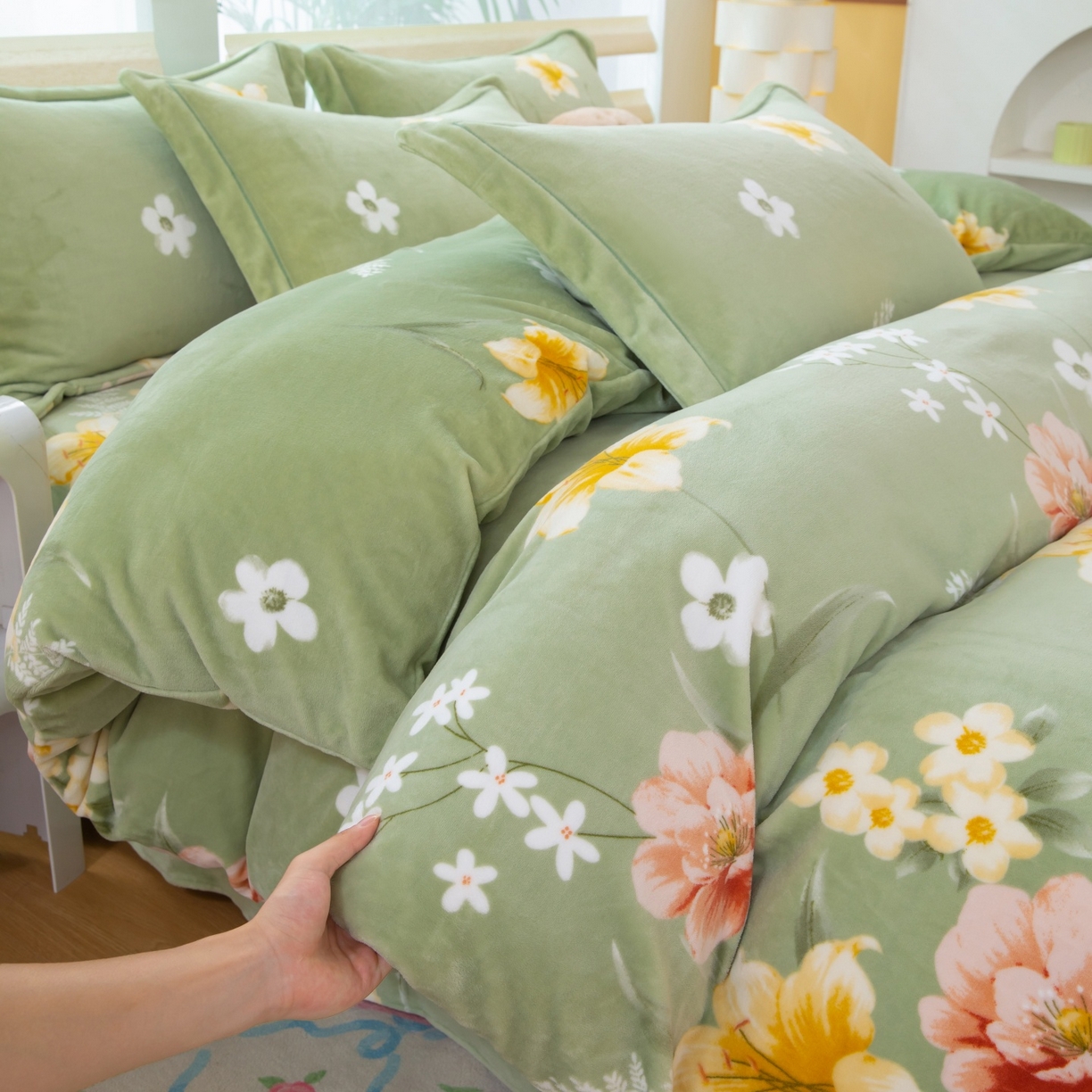 91家纺网 家纺一手货源 找家纺 优姿家纺 2025新款加厚全消光牛奶绒印花四件套 四季繁华