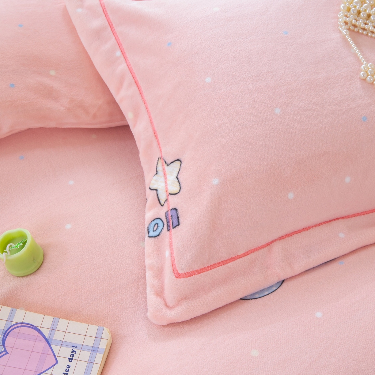 91家纺网 家纺一手货源 找家纺 优姿家纺 2025新款加厚全消光牛奶绒印花四件套 午夜星空