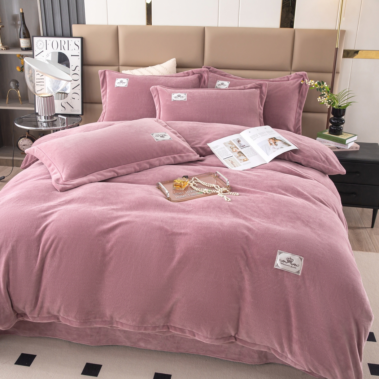 91家纺网 家纺一手货源 找家纺 优姿家纺 2025新款加厚全消光牛奶绒印花四件套 香芋紫