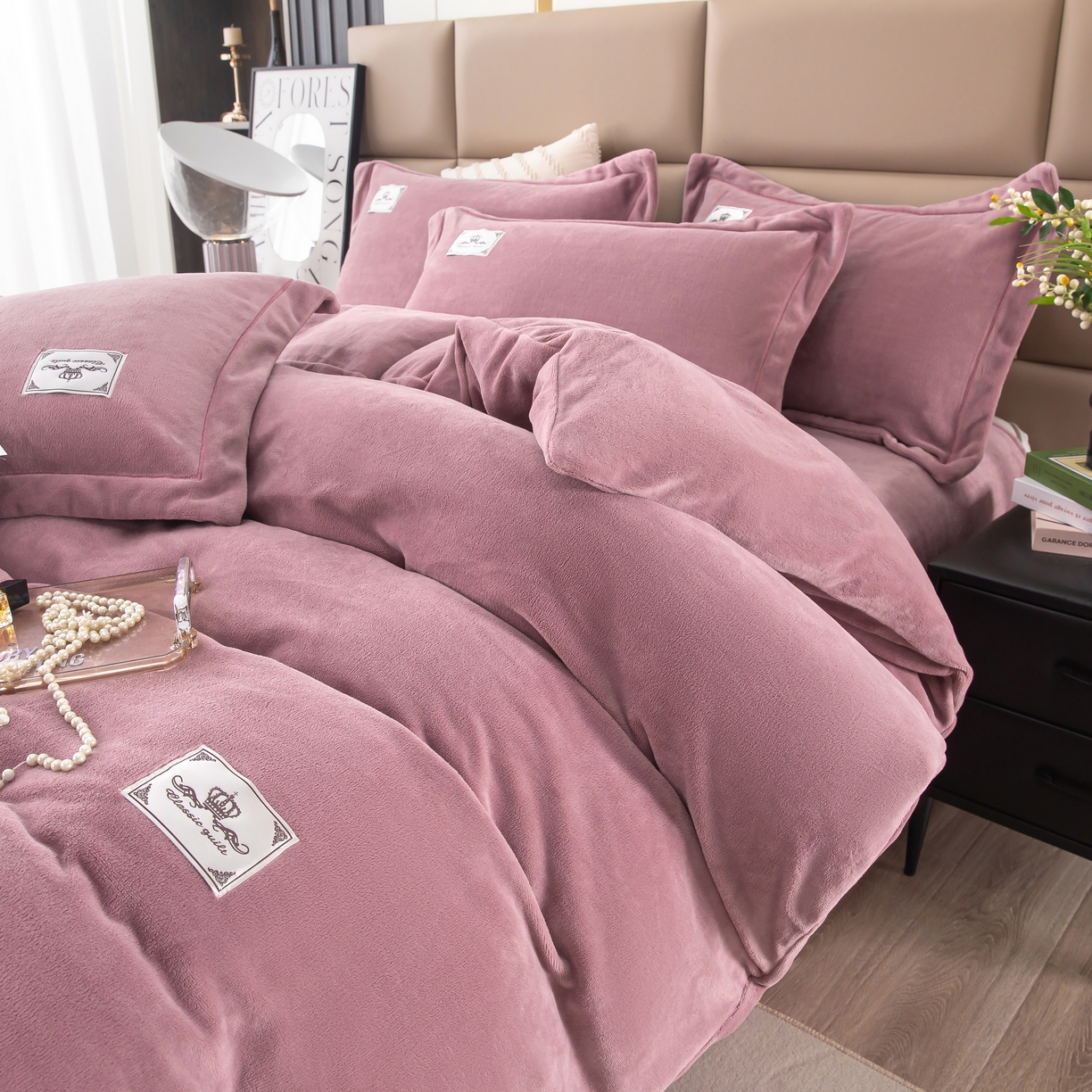 91家纺网 家纺一手货源 找家纺 优姿家纺 2025新款加厚全消光牛奶绒印花四件套 香芋紫