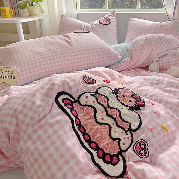 91家纺网 家纺一手货源 找家纺 韩秀家纺 2025新款水洗棉毛巾绣云朵棉四件套 蛋糕派对粉格