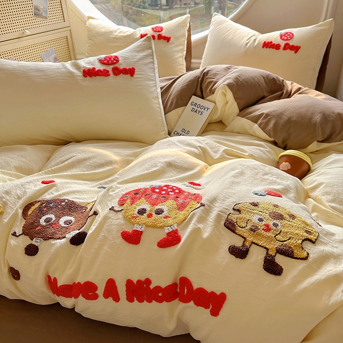 91家纺网 家纺一手货源 找家纺 韩秀家纺 2025新款水洗棉毛巾绣云朵棉四件套 欢乐派对-米黄拼咖啡