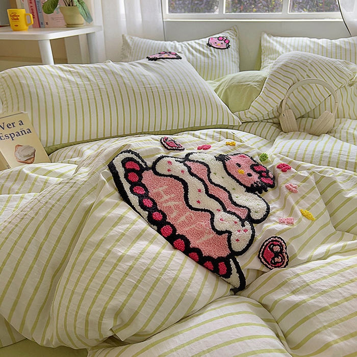 91家纺网 家纺一手货源 找家纺 韩秀家纺 2025新款水洗棉毛巾绣云朵棉四件套 蛋糕派对青条青