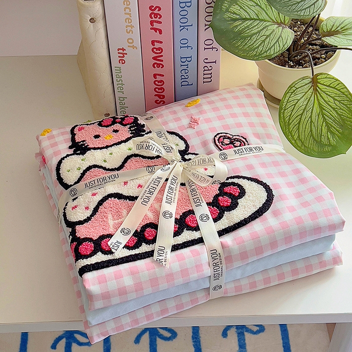 91家纺网 家纺一手货源 找家纺 韩秀家纺 2025新款水洗棉毛巾绣云朵棉四件套 蛋糕派对粉格