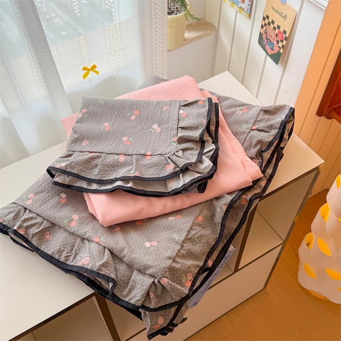 91家纺网 家纺一手货源 找家纺 （总）艾特你 爆款-2025新款云感皱皱双层纱黑色包边四件套花边学生宿舍三件套针织棉