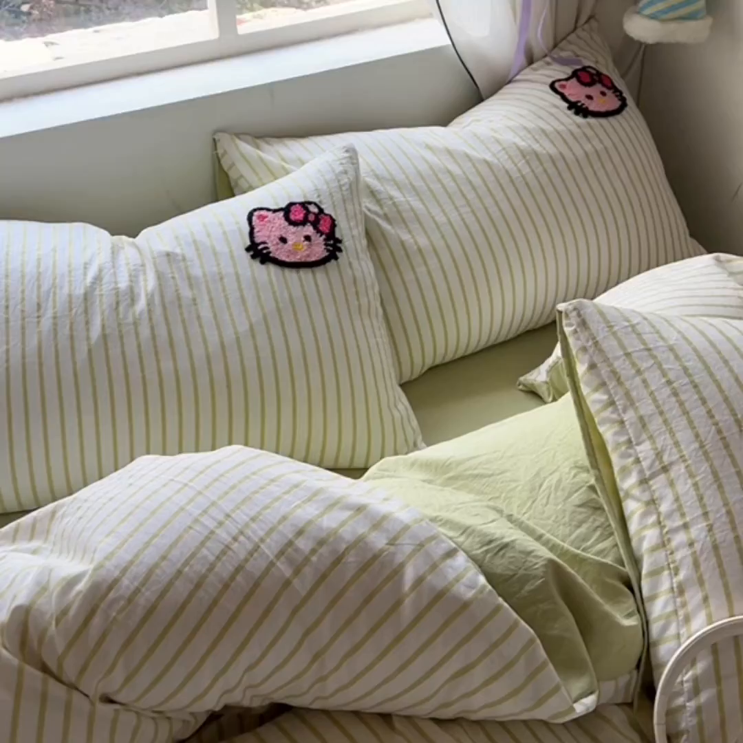 91家纺网 家纺一手货源 找家纺 韩秀家纺 2025新款水洗棉毛巾绣云朵棉四件套 蛋糕派对青条青