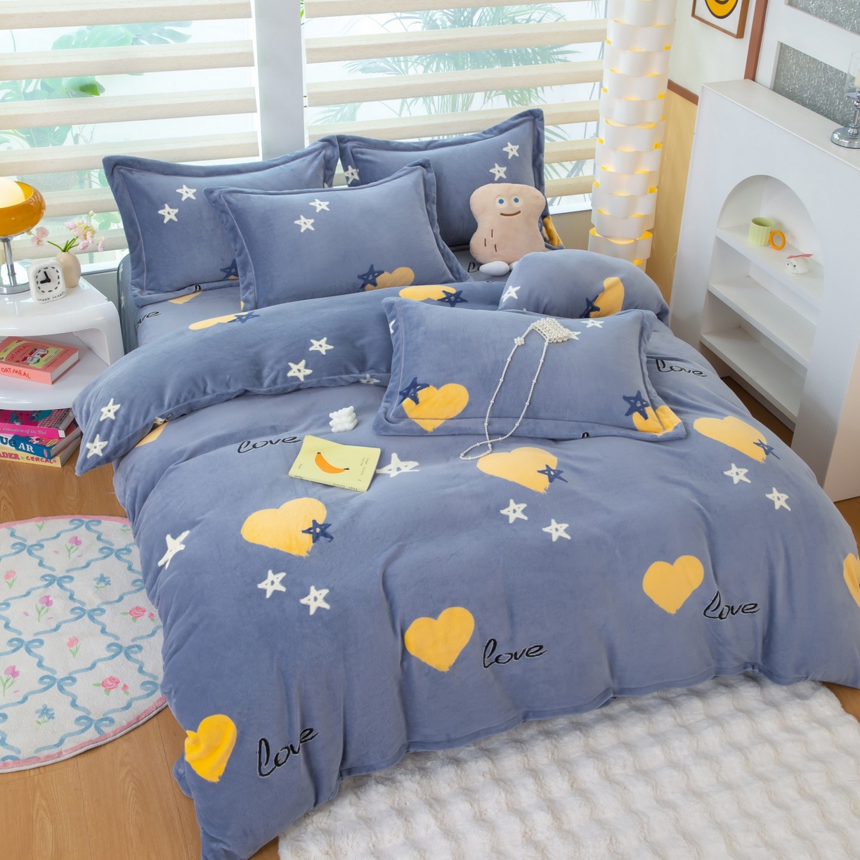 91家纺网 家纺一手货源 找家纺 优姿家纺 2025新款加厚全消光牛奶绒印花四件套 心情爱恋